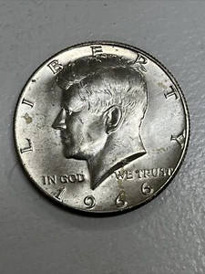 1966-P 🇺🇸 J F KENNEDY HALF DOLLAR 40% SILVER COIN, GOLD TONING, NO RESERVE - Picture 1 of 3