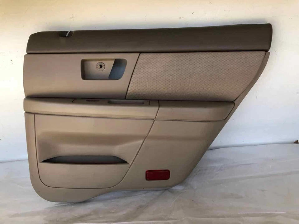 2004 - 2007 Ford Taurus Sedan painel de acabamento da porta traseira 4 portas lado direito do passageiro - Imagem 1 de 4