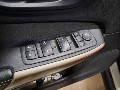 Interruptor de ventana de puerta delantera del lado del conductor Lh 2018 Cherokee Sku#4214296 Foto 1 de 4