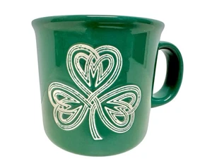 Taza de café The Farmhouse Rachel Ashwell trébol inciso verde con cuadros dentro - Imagen 1 de 11