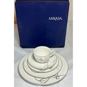 New In Box 5 Piece Place Setting LOVE STORY By Mikasa Box May Be Damaged/Taped - Picture 1 of 9