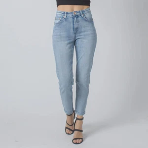 WAKEE DENIM HIGH RISE STRAIGHT LEG JEANS-LIGHT BLUE WASH S6-18 - Picture 1 of 3
