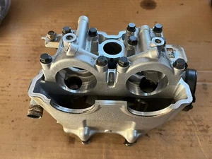 2004 YAMAHA WR250F CYLINDER HEAD ASSEMBLY WITH CAMSHAFT CAPS - Bild 1 von 17