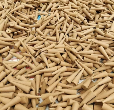 Wholesale 1kg of Natural Agarwood Incense Cones - Over 700 Buds with Warm Aroma - Image 1 of 4