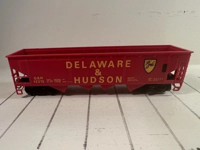 HO Bachmann Delaware  Hudson 40’ 4 Bay Hopper Car D&H 12312 Freight Train T2 - Image 1 of 4