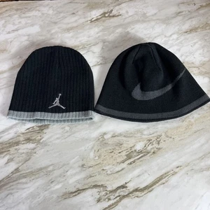 Lotto di 2 berretti Jordan e Nike - Foto 1 di 7