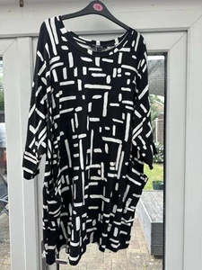 Simply Be Black And White Mono Print Tunic Top Size UK 20/22 Brand New Pockets - Picture 1 of 10