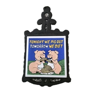 Enesco Pig Tile TONIGHT WE PIG OUT TOMORROW WE DIET Cast Iron Ornate Kitchen - Picture 1 of 4
