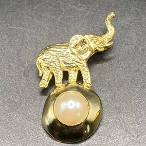 Vintage goldfarbene Elefant Anstecknadel Brosche mit Kunstperlen 1,5” x 2,5” - Bild 1 von 4