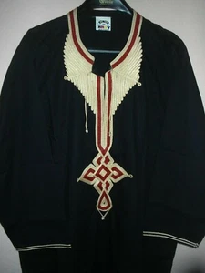 Maxi Kleid Gr.XXL schwarz verziert mit goldenen & roten Bändern von BRSY - Bild 1 von 5