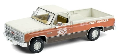 GREENLIGHT, GMC Sierra Grande Classic 1500 Pickup 1983 Indy Hauler Marrone e ... - Immagine 1 di 4