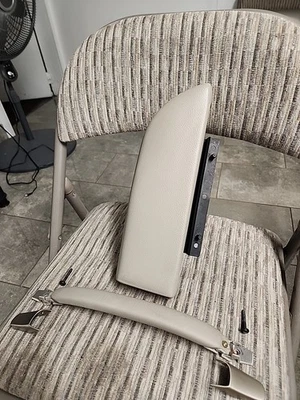 GREYSTONE 2003-11 Lincoln Town Car panel de puerta del conductor delantero reposabrazos tapa de almacenamiento Foto 1 de 4