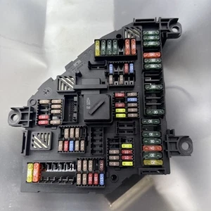 Caja de fusibles BMW 5 F10 F11 9252812 3-1703345-2 9252812-01 - Imagen 1 de 7