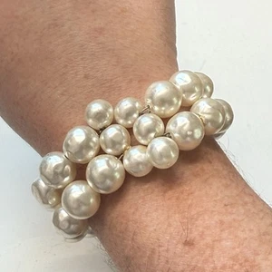 Vintage Faux Baroque Pearl Bead Memory Wire Wrap Bracelet 2 Row Chunky 50s - Picture 1 of 6