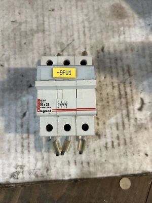 LEGRAND PORTAFUSIBLES 3 POLOS 10X38, 058 38 (SP112) Foto 1 de 4