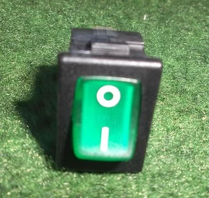 ILLUMINATED GREEN ROCKER SWITCH ON / OFF 10A 12V SPST  - Picture 1 of 3