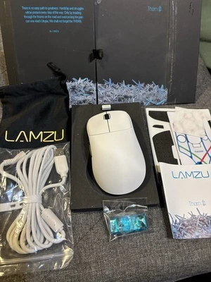 Ratón para juegos ligero LAMZU Thorn - blanco (nueva caja abierta) Foto 1 de 4
