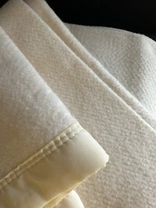 Vtg Polyester Blanket Twin Size Ivory Nylon Trim 68”x 86” USA Excellent - Picture 1 of 13