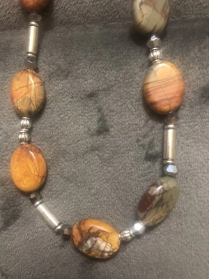 Collar hecho a mano con cuentas de cristal de jaspe ovalado con piedras preciosas  Foto 1 de 4