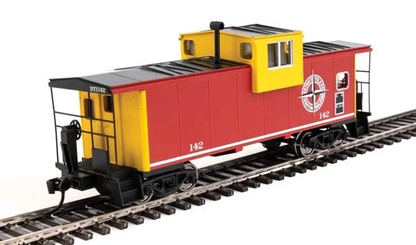 Walthers Mainline 910-8713 HO Scale International Extended Wide-Vision Caboose - Image 1 of 1