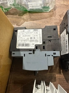 Siemens Sirius 3RV2011-0HA15 Manual Motor Controller Self Protected W593 - Picture 1 of 1