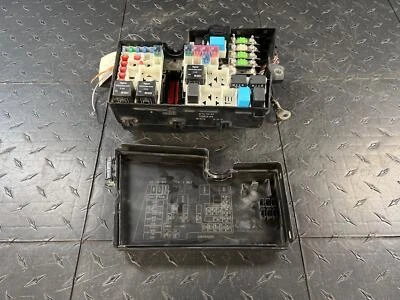 2004 - 2009 Mazda 3 Engine Fuse Box 2.3L MT FWD Foto 1 de 4