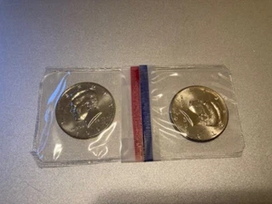 1996 P.D. Kennedy medio dólar conjunto como nuevo. Violonchelo como nuevo con envío gratuito - Imagen 1 de 6