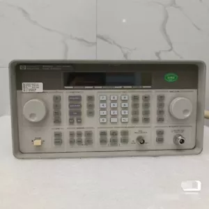 KEYSIGHT HP Agilent 8648C Signal Generator Frequency 9 kHz- 3.2 GHz WITH 1E5 1E2 - Picture 1 of 4