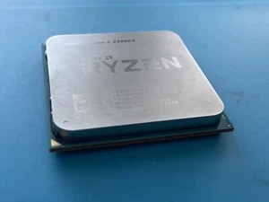 AMD RYZEN 3 2200G 3.50GHz AM4 Desktop Computer CPU Processor - Picture 1 of 4