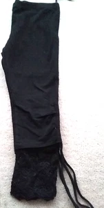 SIZE S / SIZE 8 WOMEN'S BLACK 'CKM' 3/4 LENGTH LEGGINGS WITH LACE BOTTOMS BNWOT - Picture 1 of 2