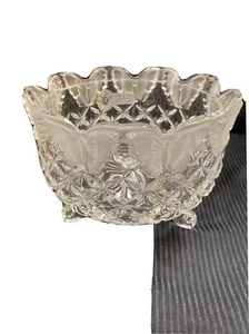 Crystal Bowl 24% Lead Crystal With 3 feet & Butterflies Around Top Stunning EC - Bild 1 von 9