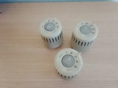 3 x Danfoss Thermostatkopf RAV 013U1200  , 34 mm  ⌀ , grau , gebraucht . - Bild 1 von 4