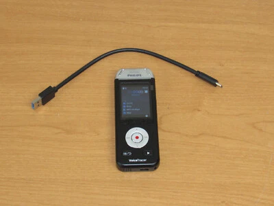 Philips VoiceTracer DVT2210 Digital Voice Recorder - Black & Silver - 8GB - Image 1 of 4