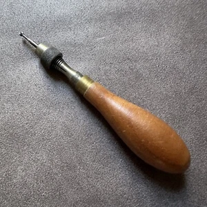 VINTAGE WOODEN HANDLE WATCHMAKERS PIN VISE JEWELLERS HAND TOOL MADE IN ENGLAND - Picture 1 of 5