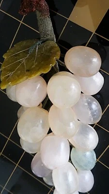 Deko Weinrebe Weintraube Jade  Stein weißlich/hellgrün Halbedelstein - Bild 1 von 4