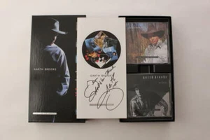 JUEGO DE CAJA DE CD AUTÓGRAFOS FIRMADOS GARTH BROOKS LA SERIE LIMITADA MÚSICA COUNTRY CON JSA - Imagen 1 de 2
