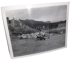 Helicóptero Hughes 1964 3x5" de colección foto en blanco y negro Mountain Lake - Imagen 1 de 3