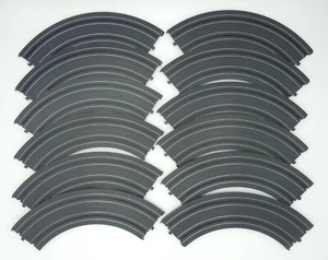 LIFE-LIKE 9" 1/4 CURVE TRACK ~ 12 PC EXC-MINT ~ COMPATIBLE W/ ROKAR ~ RACE READY - Picture 1 of 6