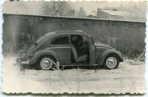 Orig. Foto Auto VW KÄFER im Schnee, Schiebedach, Ende 50er - Picture 1 of 1