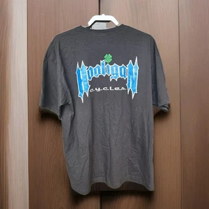 Camiseta Hooligan Cycles para hombre Bayside XL EE. UU. Hecha en EE. UU. Camiseta gráfica negra Usada en Excelente Condición - Imagen 1 de 13