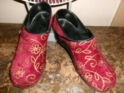 Zuecos profesionales Dansko de tela borgoña/dorada talla 38 (talla EE. UU. 7,5-8) Foto 1 de 3