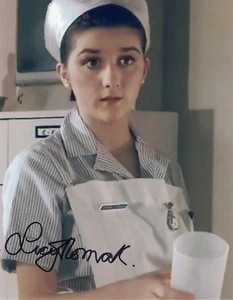 LUCY HORNAK - Krankenschwester in Never Say Never Again - James Bond - handsigniert 10 x 8 ph - Bild 1 von 1