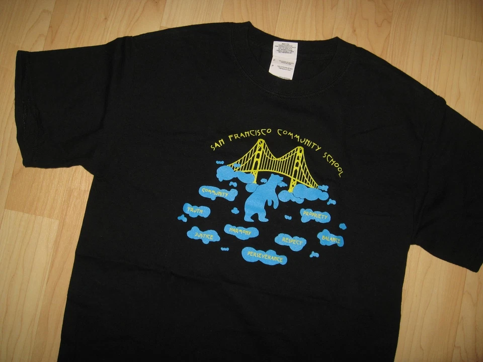 Camiseta Escuela Comunitaria San Francisco - Camiseta Alternativa California EE. UU. Pequeña Foto 1 de 4