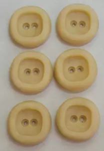 VINTAGE ~ Cream Colored Textured Plastic Round Buttons ~ Lot/6 - ⅞" Diameter - Picture 1 of 7