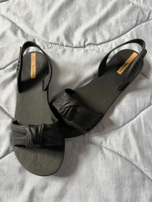 Женские черные пляжные сандалии Ipanema размер 6 США - Изображение 1 из 4