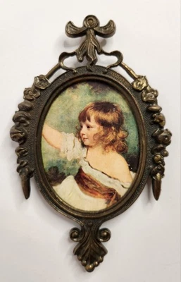 Marcos pequeños vintage de latón ornamentado hechos en Italia Foto 1 de 4