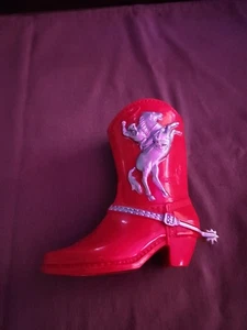 Vintage 50er Spielzeug Cowboystiefel MÜNZBANK Hartplastik rot Western Pferd Lasso - Bild 1 von 4