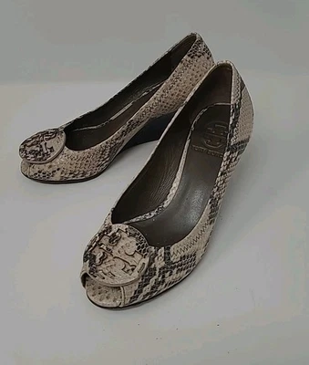 Zapato de cuña Tory Burch Sally 2 piel de serpiente logotipo tonal talla 5  Foto 1 de 4