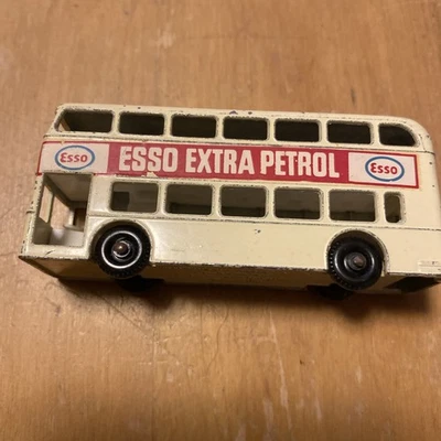 Caja de cerillas vintage Lesney No. Autobús Daimler 74 hecho en Inglaterra Esso gasolina extra Foto 1 de 4
