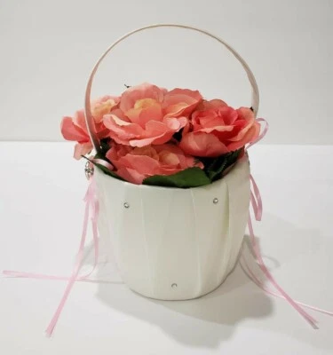 Cesta de boda marfil satinado flor niña rosa melocotón seda rosas estrás 8" de alto Foto 1 de 4